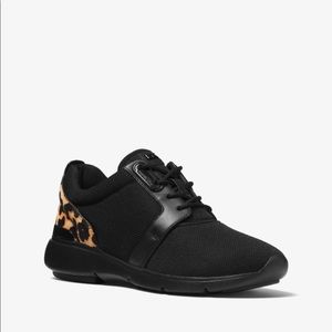 Michael Kors
W Amanda Leopard Calf Hair Sneaker